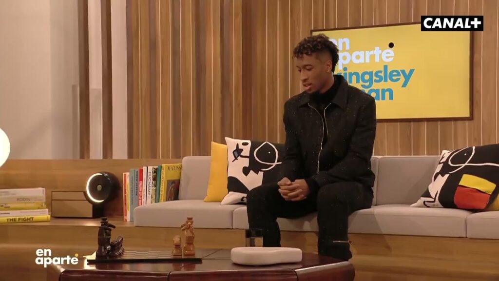 ♟ 𝐊𝐢𝐧𝐠𝐬𝐥𝐞𝐲 𝐂𝐨𝐦𝐚𝐧 𝐞́𝐯𝐨𝐪𝐮𝐞 𝐬𝐚 𝐩𝐚𝐬𝐬𝐢𝐨𝐧 𝐩𝐨𝐮𝐫 𝐥𝐞𝐬 𝐞́𝐜𝐡𝐞𝐜𝐬… 𝐚𝐯𝐞𝐜 𝐍’𝐆𝐨𝐥𝐨 𝐊𝐚𝐧𝐭𝐞́