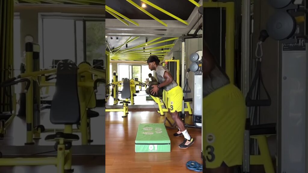 6-11-23 Michy Batshuayi en el entrenamiento con el Fenerbahçe