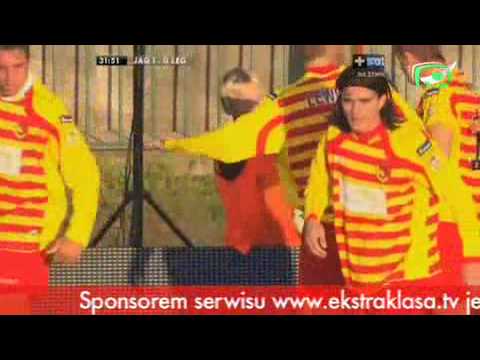 Kamil Grosicki rozwala obronę lęgi