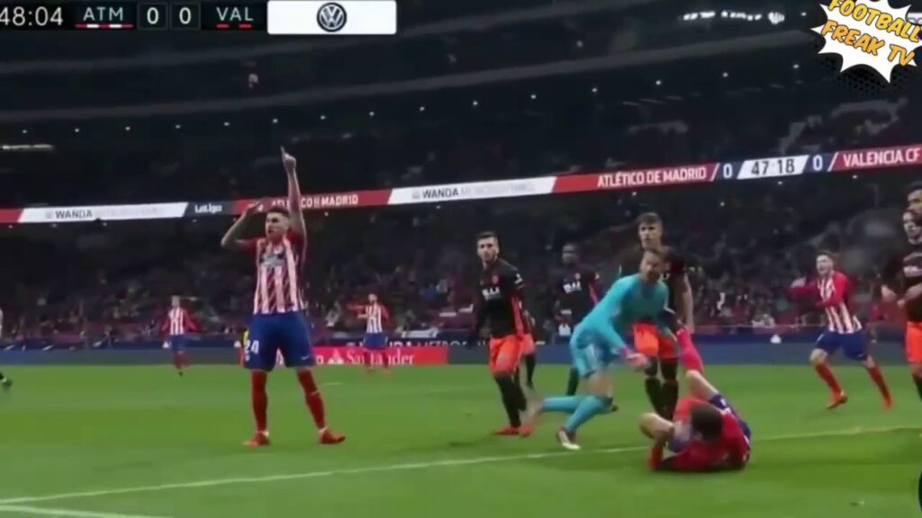 Diego Godin Foul Extrem●tooth lost●