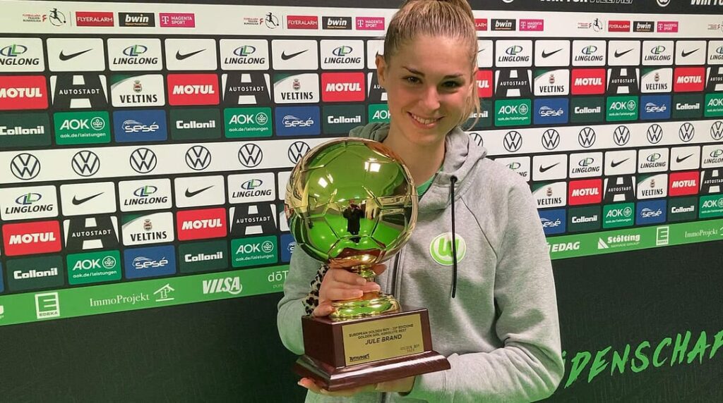 Jule Brand was the first winner of the Golden Girl Award in 2022. The nominee shortlist for 2023 has been released 3 weeks ago with the announcement being the 4th December together with the Golden Boy Award.