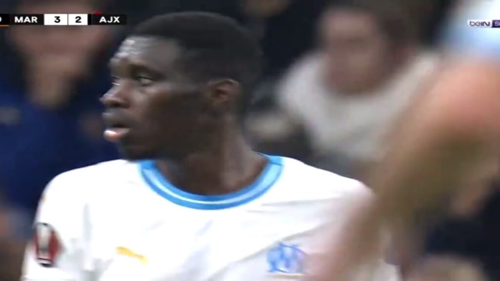 Regardez l'erreur monumental de Ismaila Sarr sur le 3e but de l'Ajax