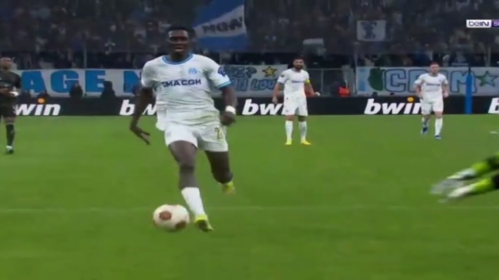 Regardez le magnifique action de Ismaila Sarr qui a failli marqué face Ajax