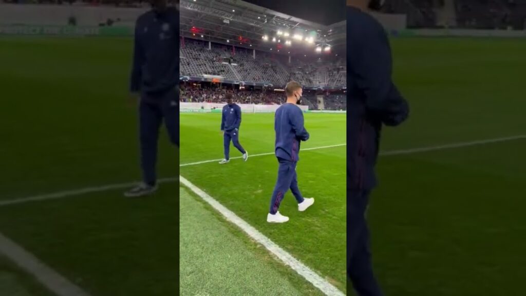 JOSHUA KIMMICH BEFORE CL MATCH IN SALZBURG
