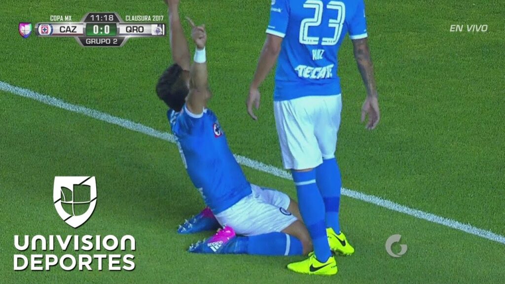 Ángel Mena convierte el primero de Cruz Azul con un gran ‘zapatazo’