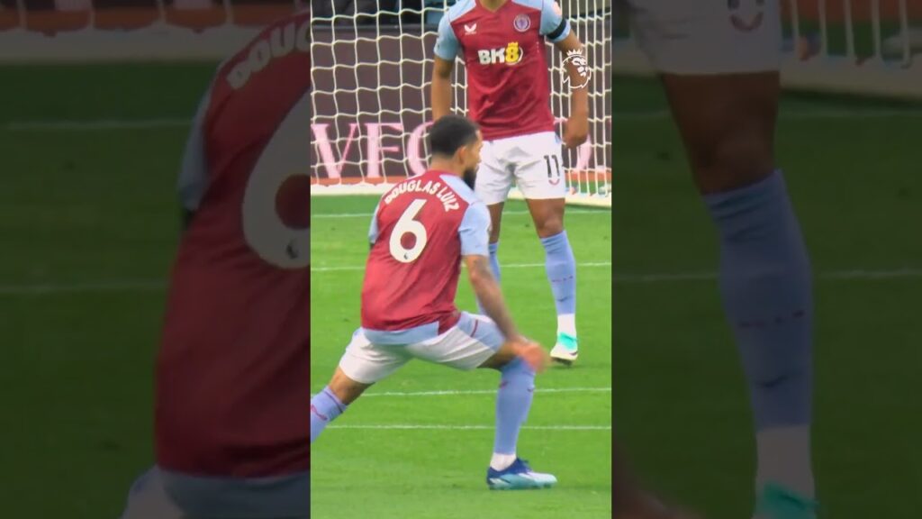 Alphonse Areola at full stretch, to win @castrol global Save of the Month 🫴 #football