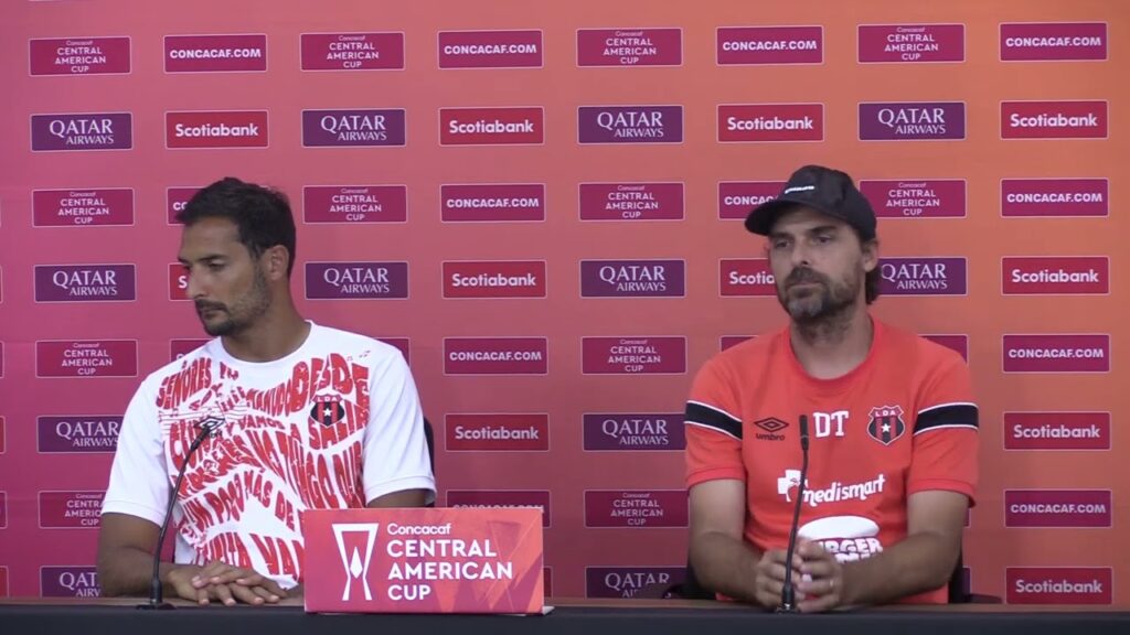 Conferencia de prensa de Andrés Carevic y Celso Borges