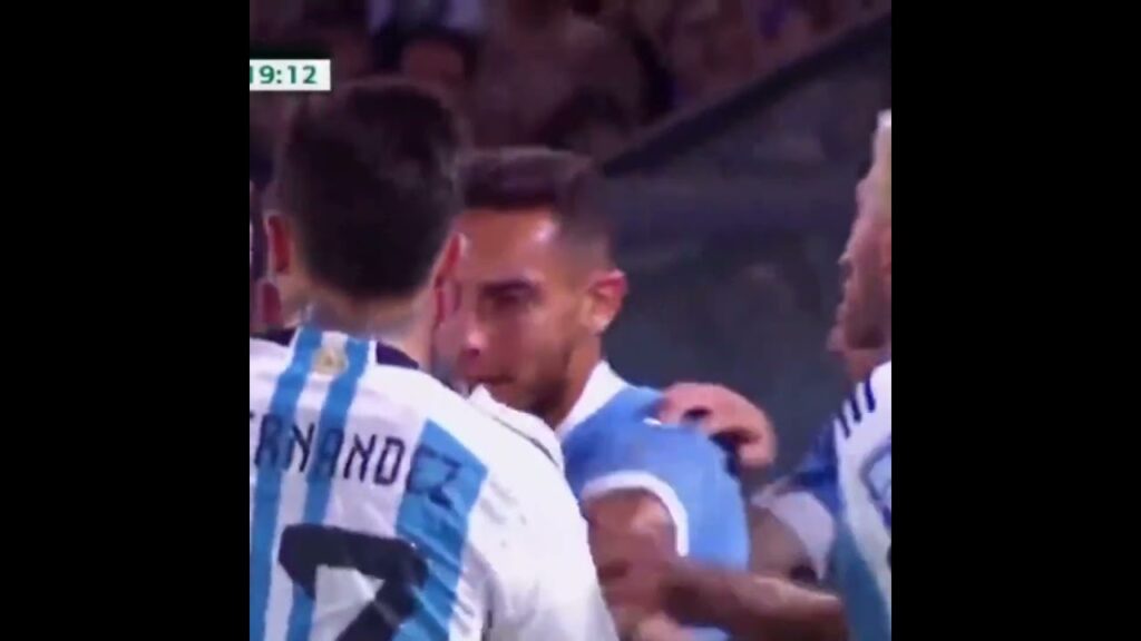 Lionel Messi ile Mathias Olivera'nın arasındaki kavga!  #shortvideo