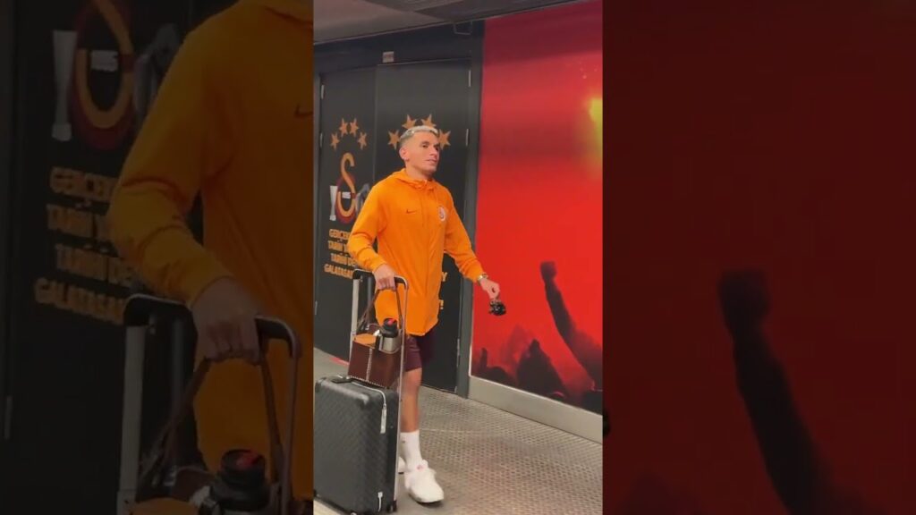 Lucas Torreira didn't come out with food this time! 😅 #galatasaray