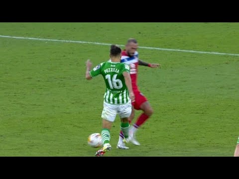 Roja German Pezzella falta sobre Aleix Vidal..Roja Casemiro sobre Maxi Gomez..VAR #laliga #casemiro