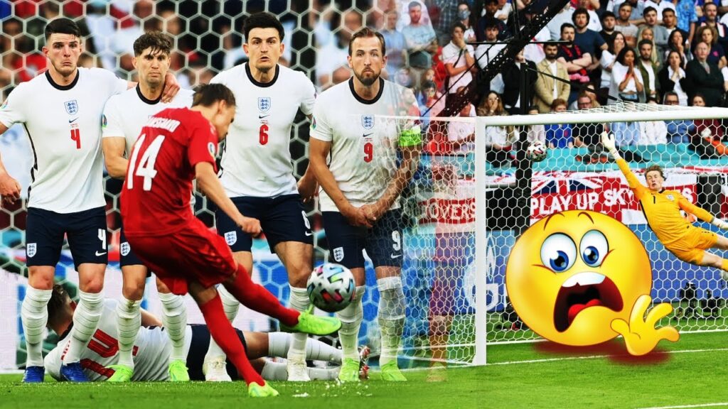 Mikkel Damsgaard scores an INCREDIBLE free kick for Denmark.