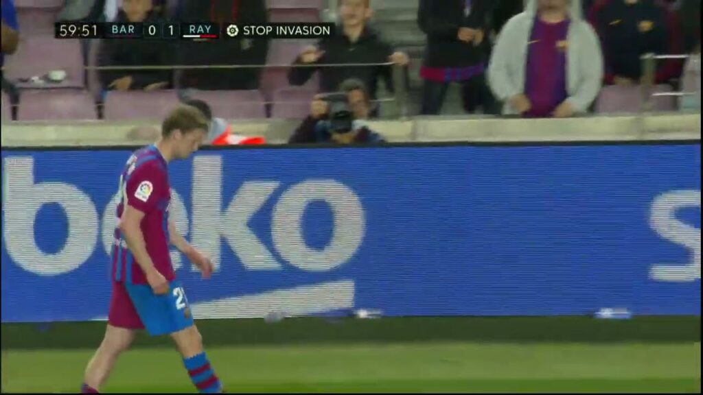 Frenkie de Jong visibly upset after being subbed 😡 | ESPN FC