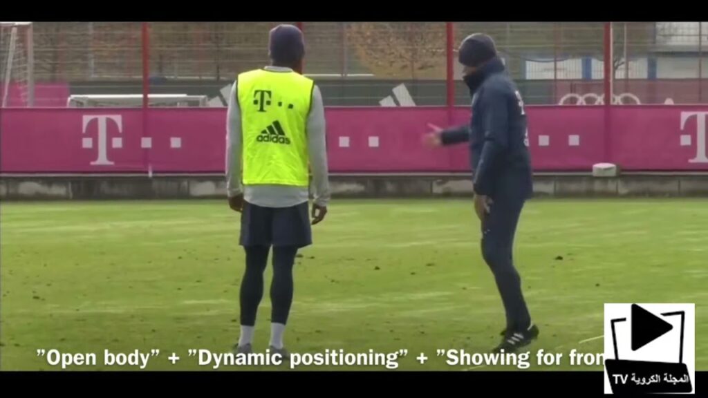 Entrainement FOOTBALL: FC Bayern München   Hansi Flick Training Methods