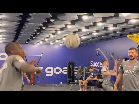 سعود عبدالحميد ينقذ مصور النادي من تسديدة ميشيل 😂💓