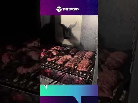 EL TORO PARRILLERO 🙌 Lautaro #Martínez armó un asado de despedida en familia antes de #Qatar2022
