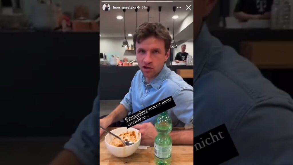 ALGUÉM FAZ UM PIX PRA AJUDAR O THOMAS MULLER? OLHA O ESTADO DO CELULAR DO CIDADÃO 😂 #shorts
