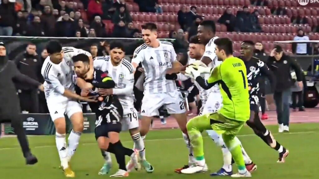 Renato Steffen & Alex Oxlade-Chamberlain shown red card after fight during Lugano vs Beşiktaş match