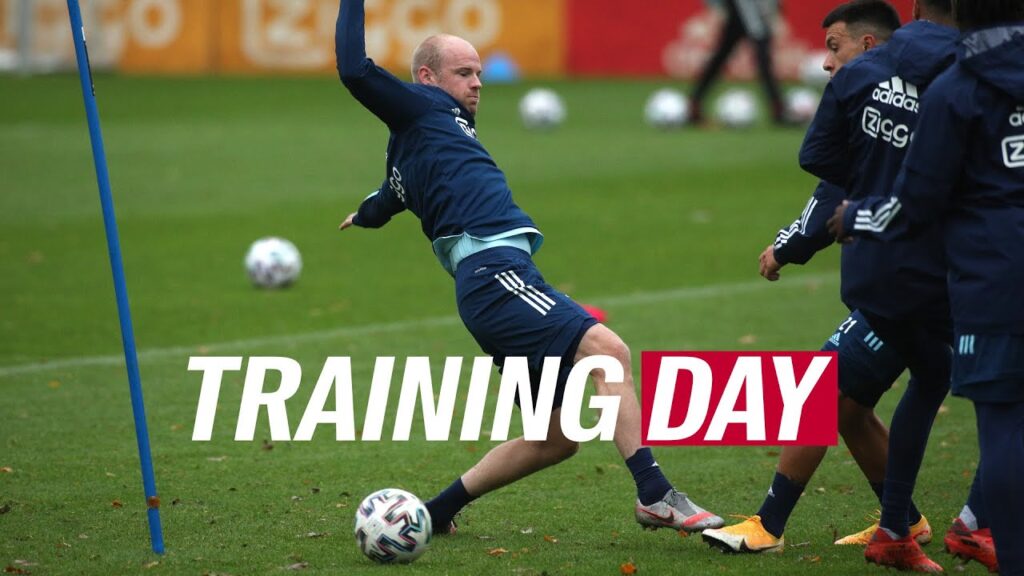 TRAINING DAY | Davy is wearing his Ajax shirt again!