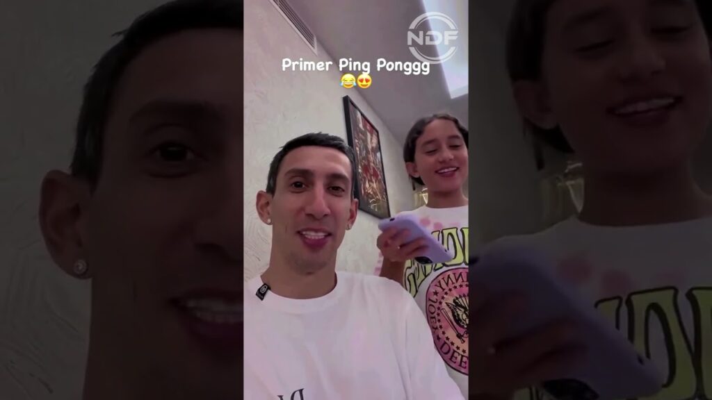 Angel Di María y su hija Mia, haciendo un ping pong
