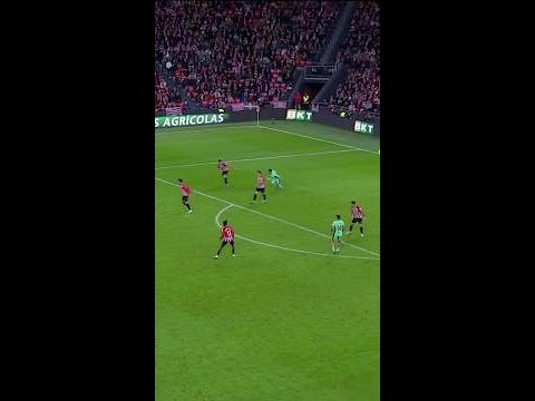 Pie estratosférico de Unai Simón. ⛔​ #shorts