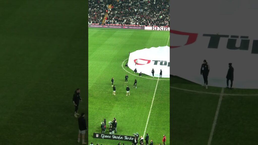 Beşiktaş, Fenerbahçe maçı öncesi Quaresma ve Atiba’ya plaket takdim etti