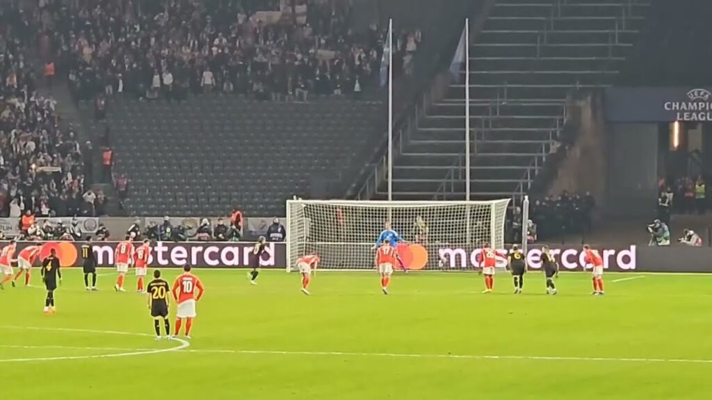 Union Berlin vs Real Madrid 2-3 (Luka Modric face to face with goalkeeper Frederik Ronnow)