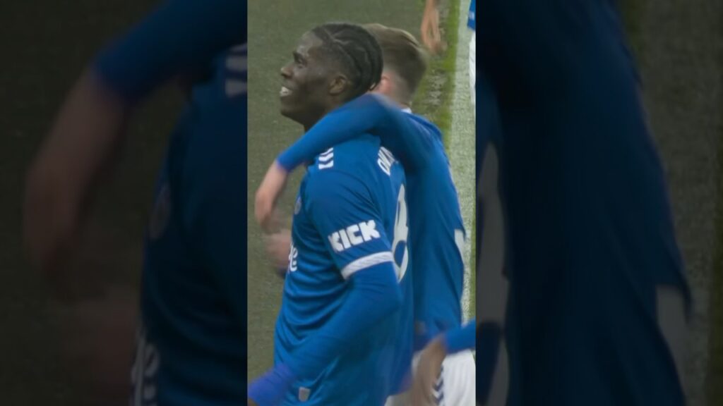 Amadou ONANA rises highest against Burnley! #goal #shorts #premierleague #everton
