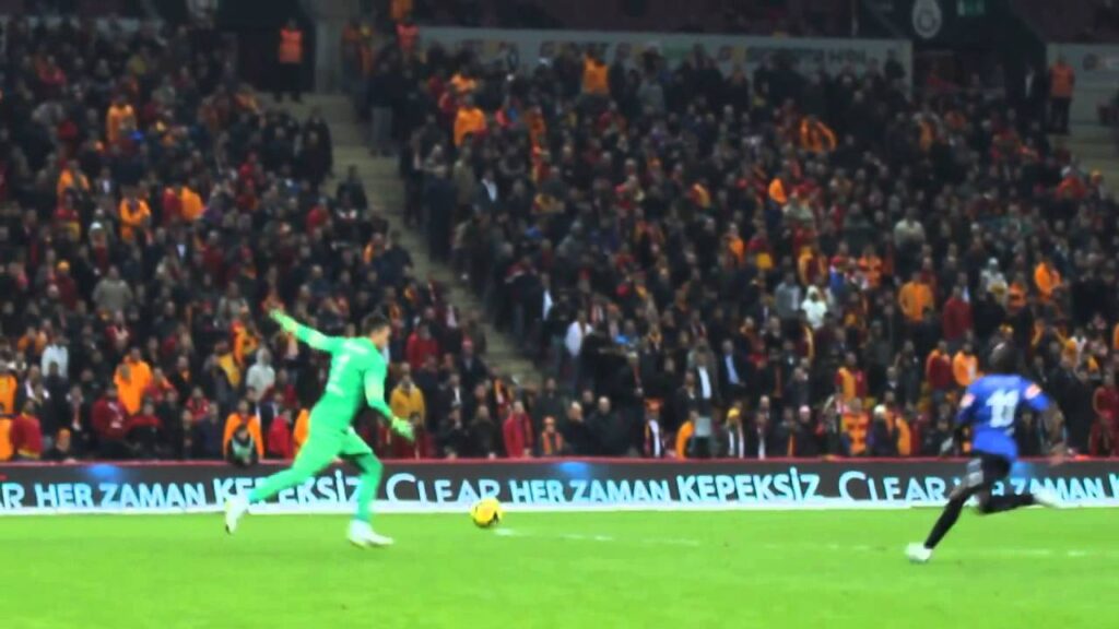 Fernando Muslera Drenthe'ye Attığı İnanılmaz Çalım