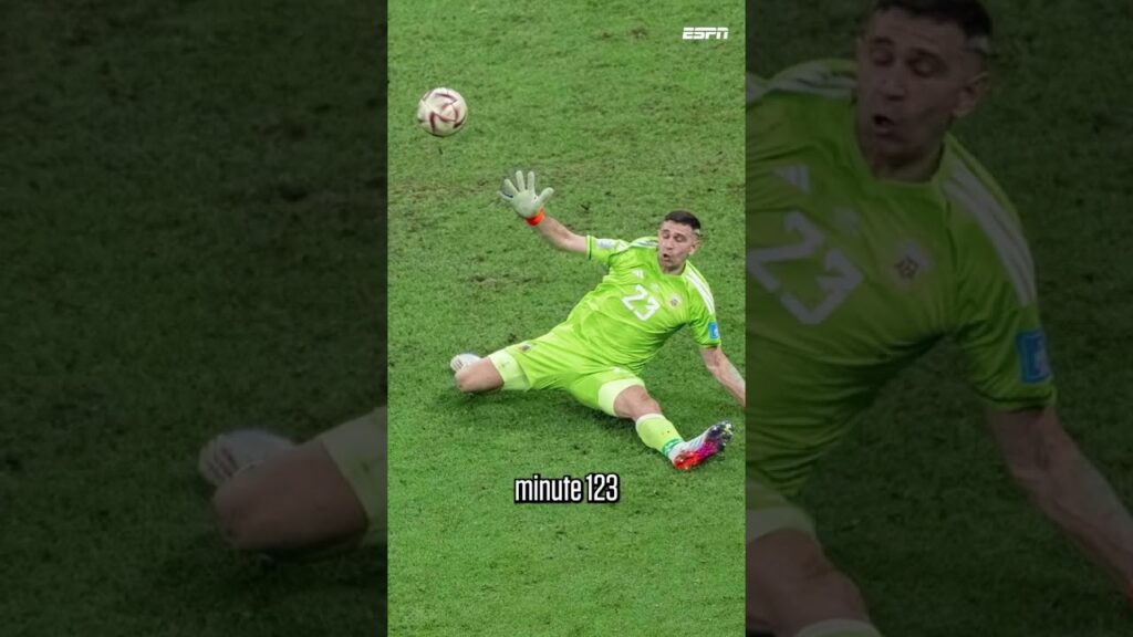 Rodrigo De Paul reacts to Emiliano Martínez's improbable save #shorts