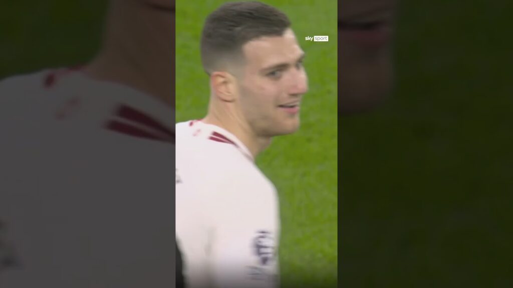 6 Sekunden liegen zwischen Gelb und Gelb-Rot für Diogo Dalot 🤯🚨