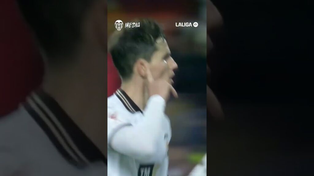 Too good, Hugo Guillamón! 🦈 #ValenciaBarça #LaLigaHighlights