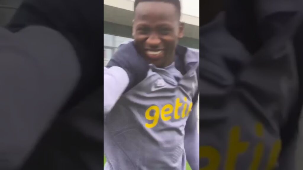 Tout sourire Pape Matar Sarr en arrivant à l'entraînement