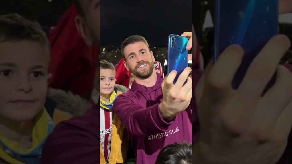 UNAI SIMÓN atiende a los aficionados en SANTANDER #futbol #lefutbolin