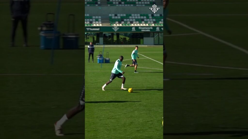 Un pase a la escuadra, por William Carvalho 😉📐