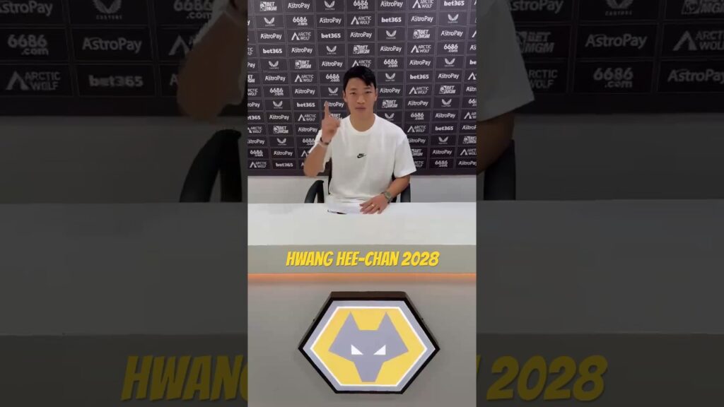 Hwang Hee-Chan Celebrating his new Wolves Contract ✍️ 황희찬, 울브즈 재계약 자축 ✍️