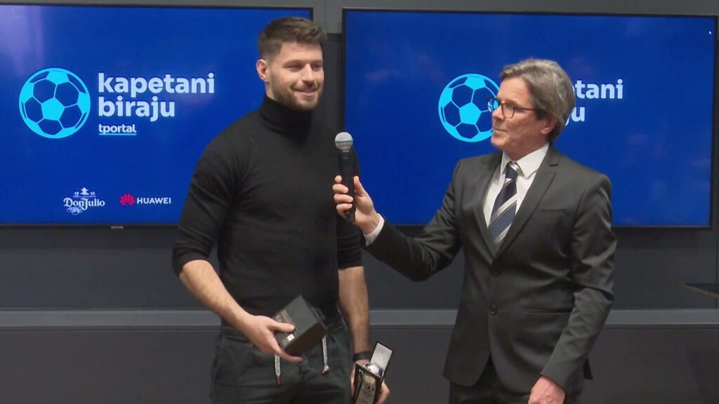 Bruno Petković proglašen najboljim nogometašem godine