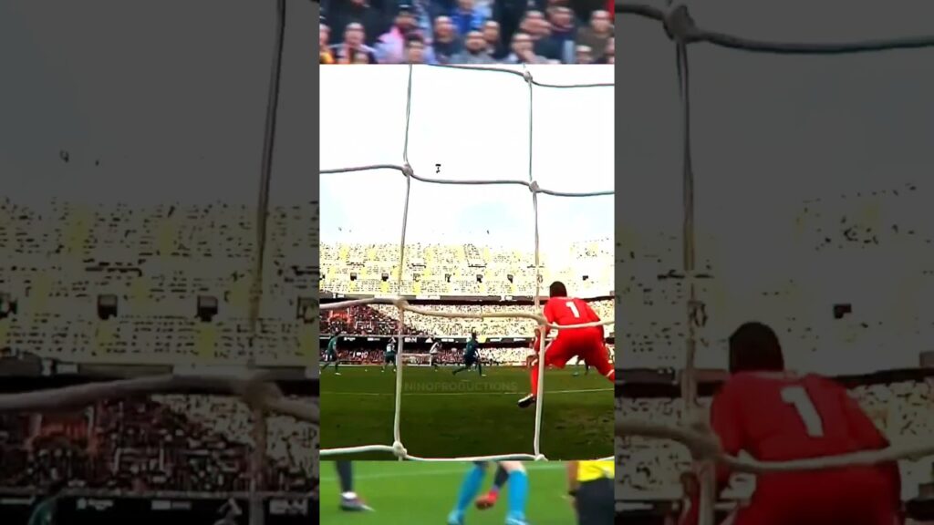 Best Save Keylor NAVAS ⚽🙌 #football#madrid#goalkeeper#ytshorts#soccer