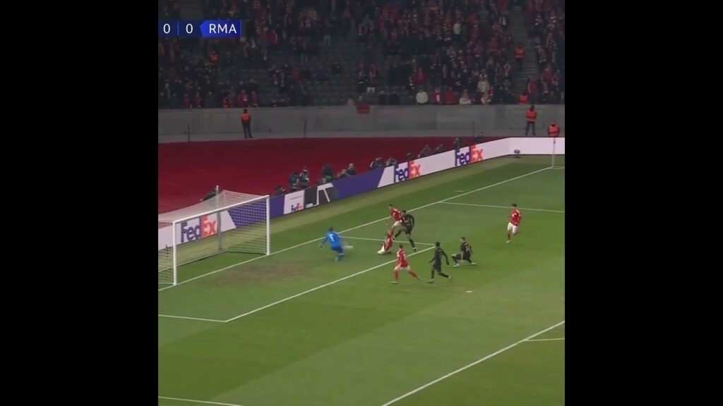 Ronnow Manages to keep out Bellingham Attempt #football #youtubeshorts #shortsfeed #shortvideo #cr7