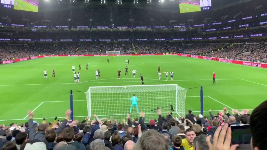 Hugo Lloris penalty save. Hugooo! Sterling diving prick! Should be off 2 dives.  #THFC #COYS #TOTMCI
