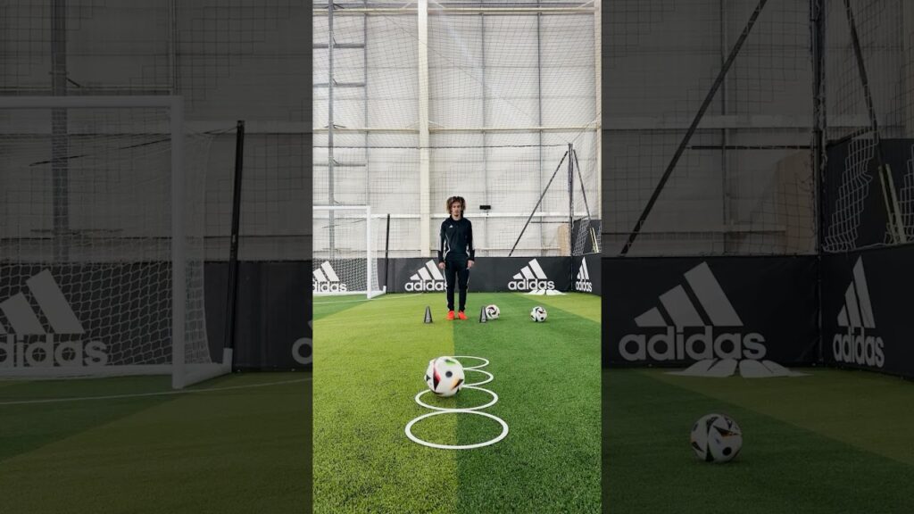 CIRCLE CHALLENGE with HANNIBAL MEJBRI 🇹🇳 🎯 #football #mufc #manchesterunited