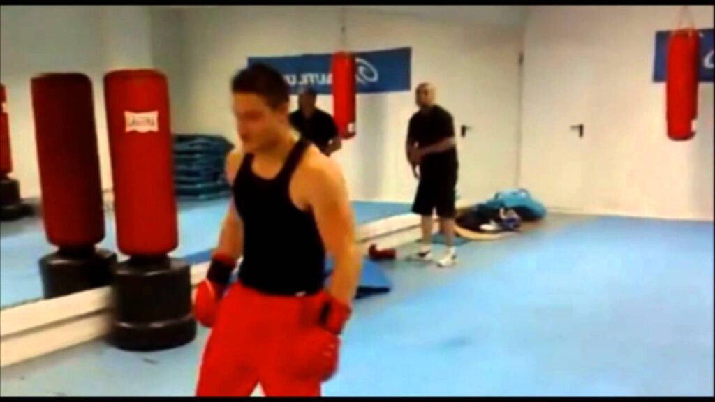 Chulito de gimnasio VS ex-campeón del mundo