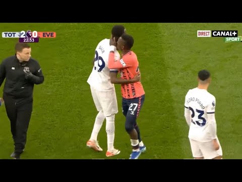 Regardez Idrissa Gana Gueye se blesse, la réaction de Pape Matar Sarr en dit long