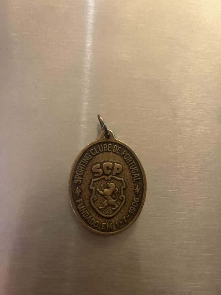 Alguém já viu essa medalha ?