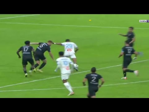 Regardez le magnifique frappe de Iliman Ndiaye qui aurait pu marqué une but fantastique