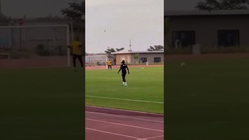 Regardez Sadio Mané et Édouard Mendy qui fait des gestes techniques exceptionnel à l’entraînement