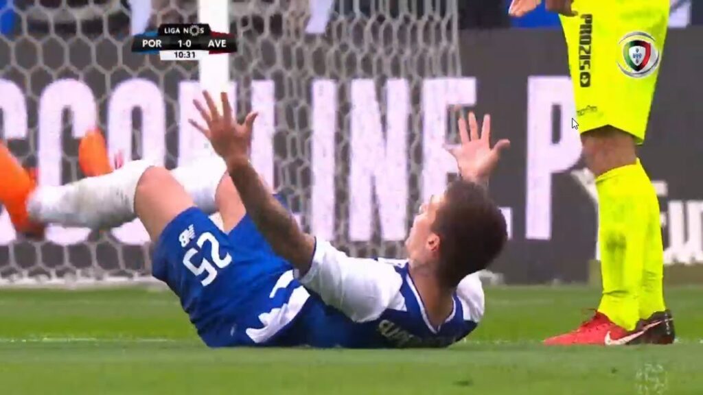 Goal | Golo de Otávio: FC Porto (2)-0 Aves (Liga 17/18 #29)