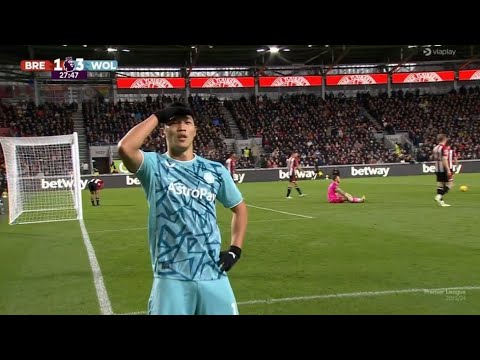 Wolves fans celebrate after Hwang Hee-chan goal vs Brentford (27th December, 2023) ⚽⚽⚽