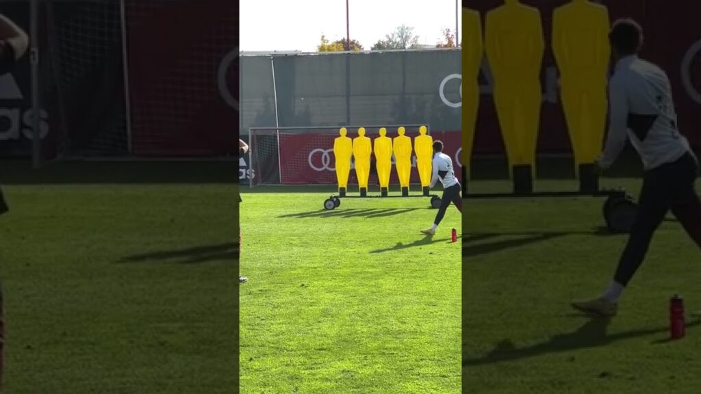 LEROY SANE GOAL IN TRAINING👌 FREE KICK leroy sane 🎯