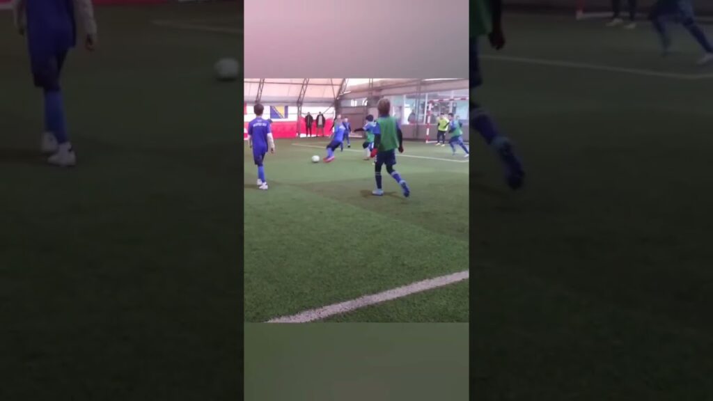 FootbalSkills#soccerskills  #shorts #judebellingham  #youtubeshorts #fyp #tae #soccer #football #art