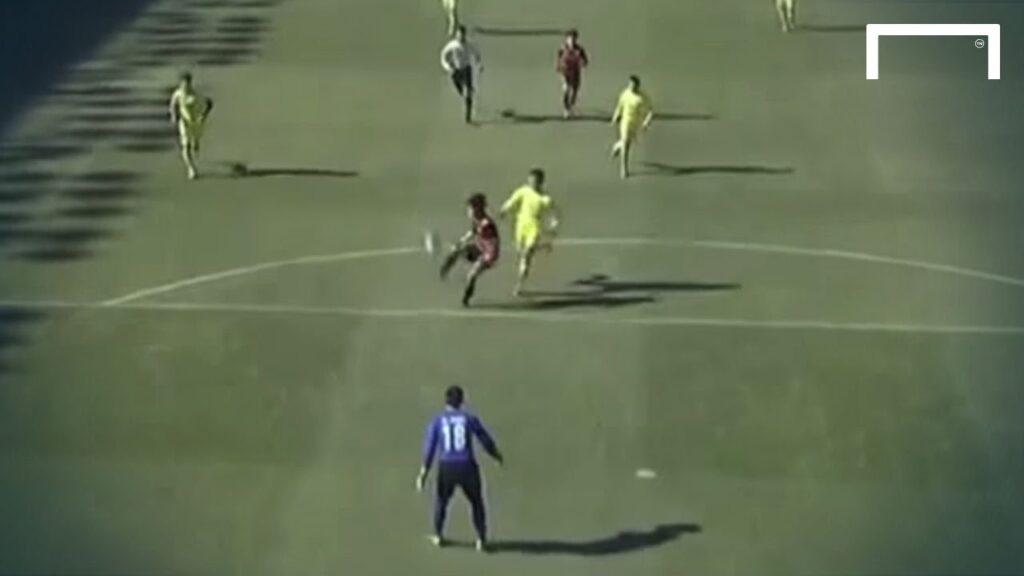 Sim Dong-Woon scores great volley for Pohang Steelers